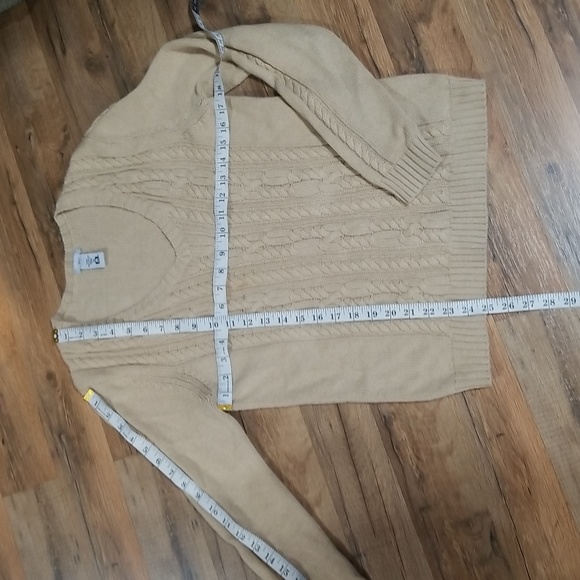 IZOD GOLF 100% Cotton Tan Chunky Cable Knit V-Neck Sweater - Picture 8 of 8